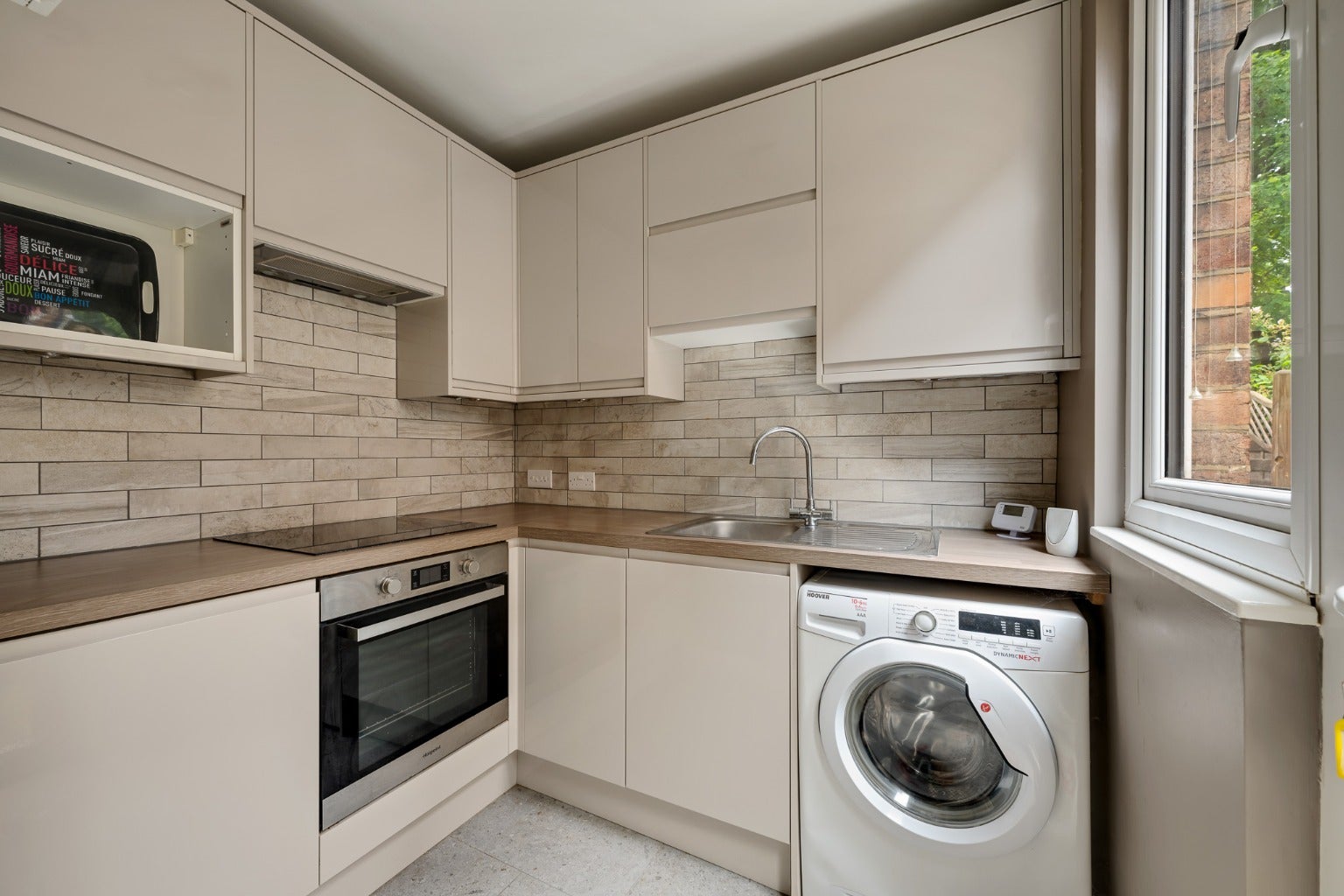 Flat Eastcombe Avenue in Salford
