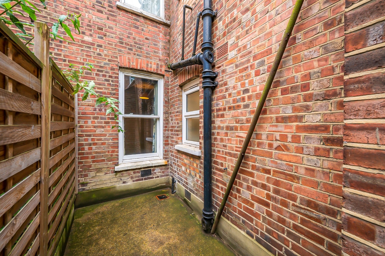 Flat Eastcombe Avenue in Salford