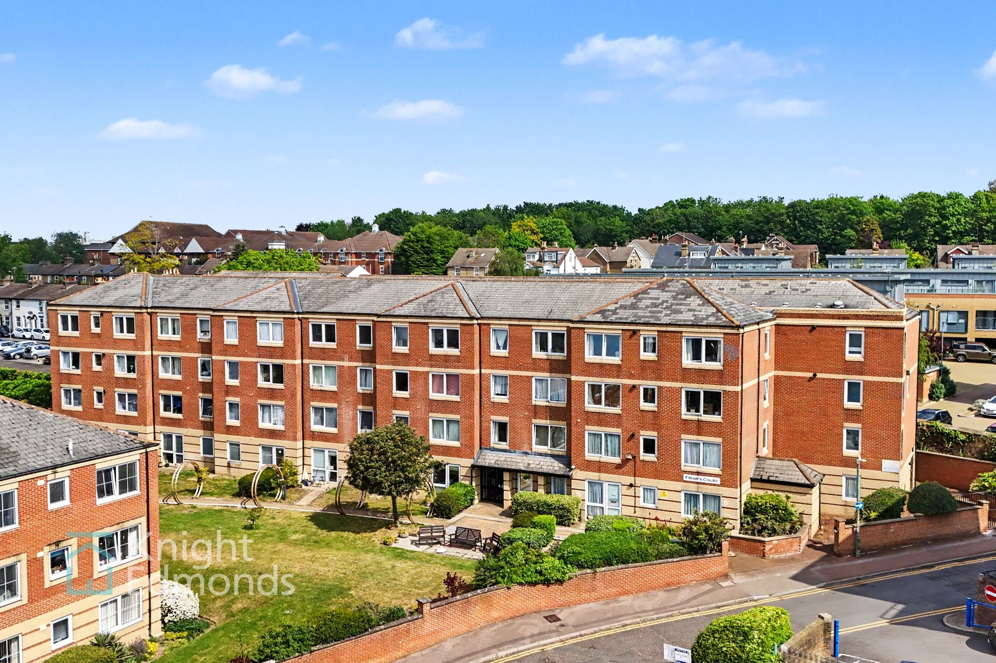 Flat Queen Anne Road in Maidstone