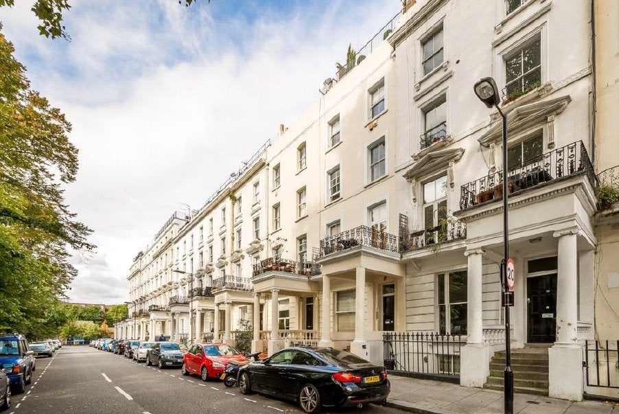 Flat St Stephen's Gardens in London