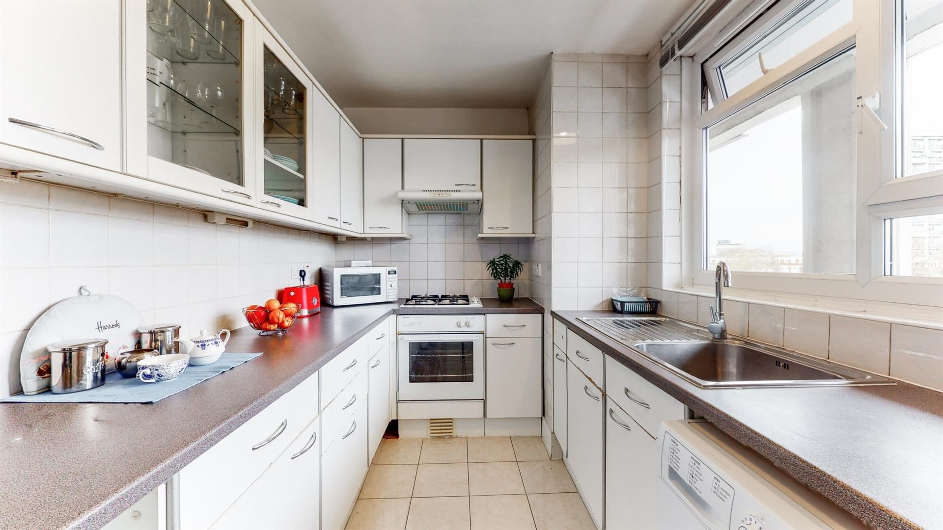 Flat Ravenscroft Street in Greater London
