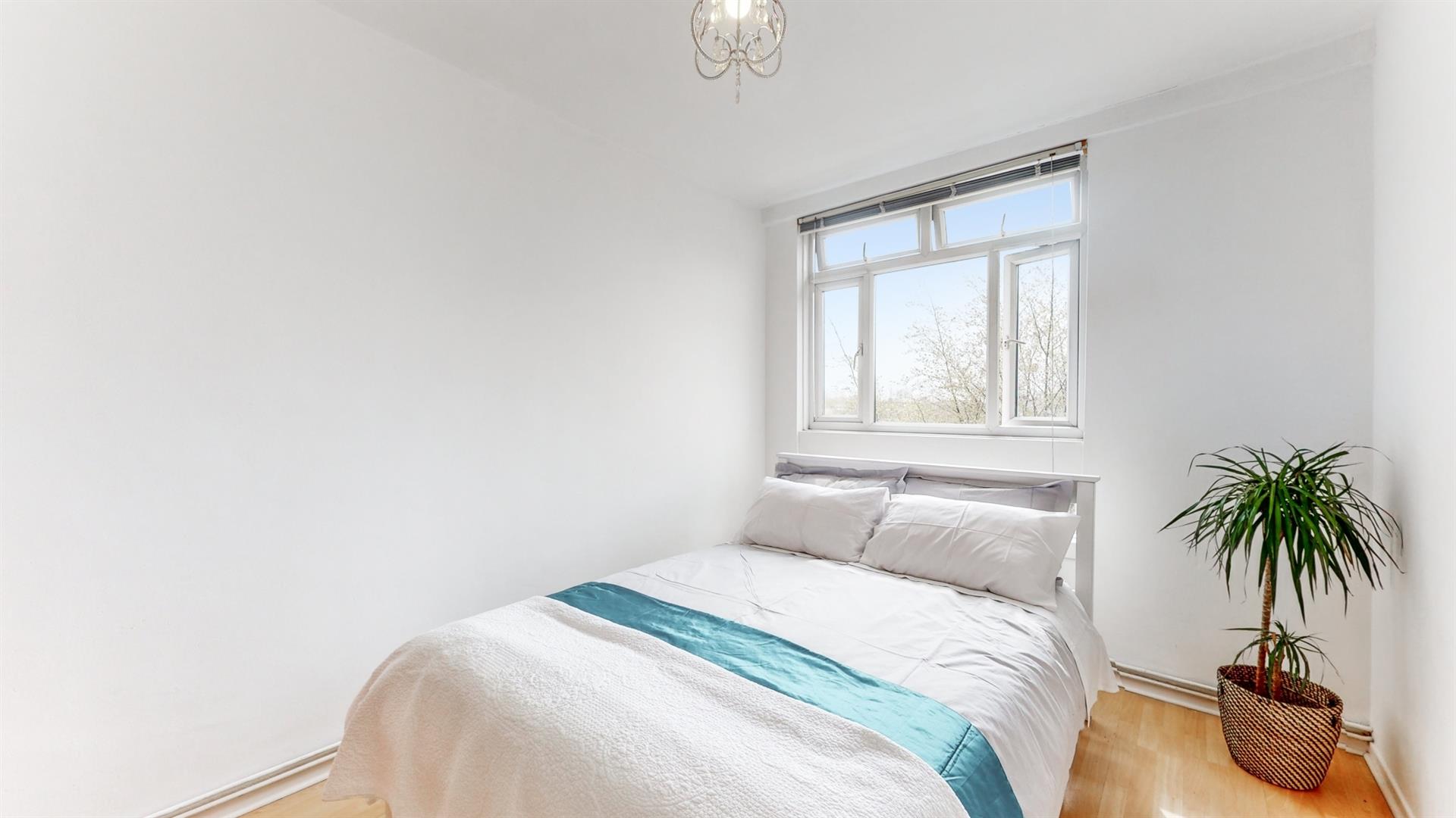 Flat Ravenscroft Street in Greater London