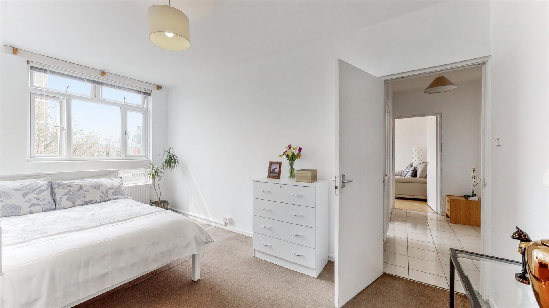 Flat Ravenscroft Street in Greater London