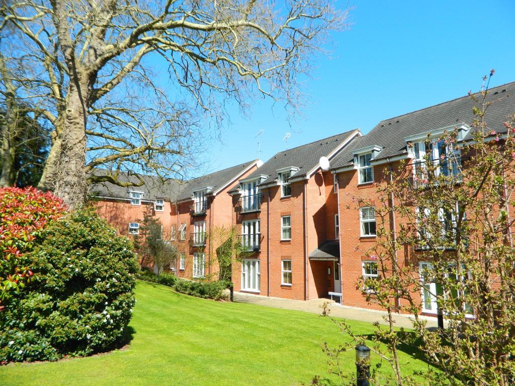 Flat Romani Close in Warwick