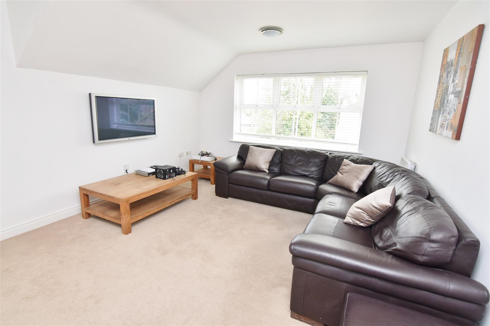 Flat Romani Close in Warwick