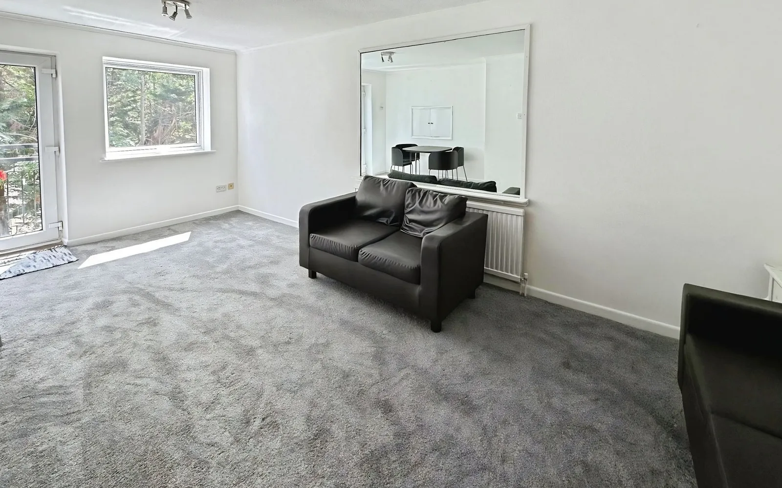 Flat Crown Walk in Greater London