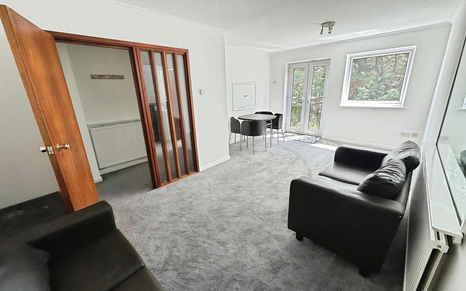 Flat Crown Walk in Greater London
