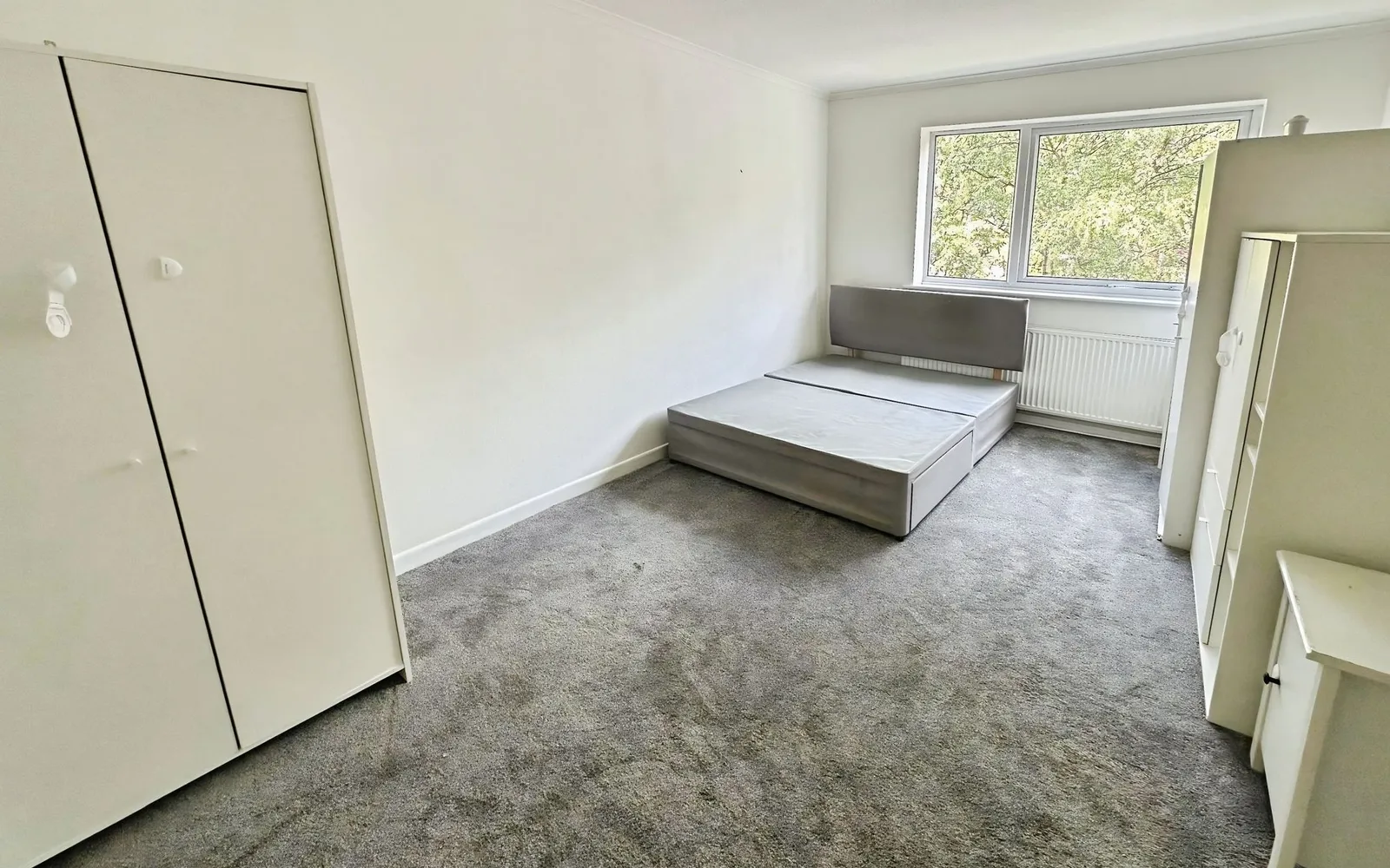 Flat Crown Walk in Greater London