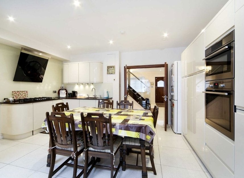 House Beaufort Road in Greater London