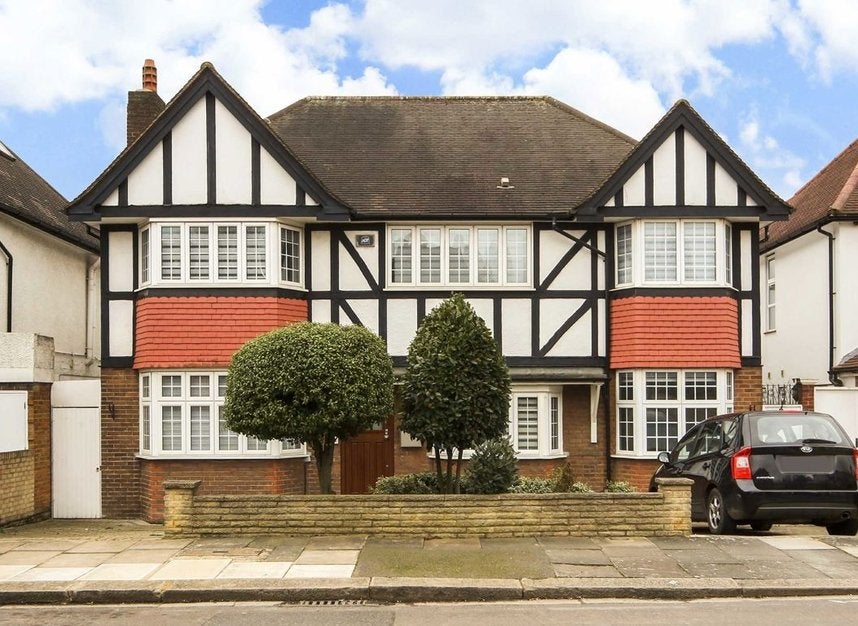 House Beaufort Road in Greater London
