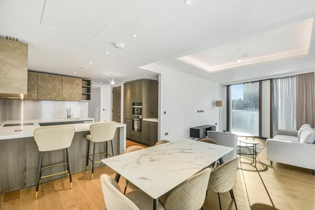 Flat Carnation Way in Greater London