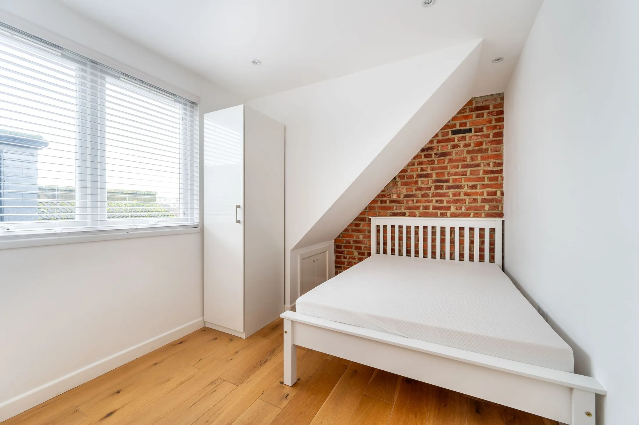 Flat Riffel Road in Greater London