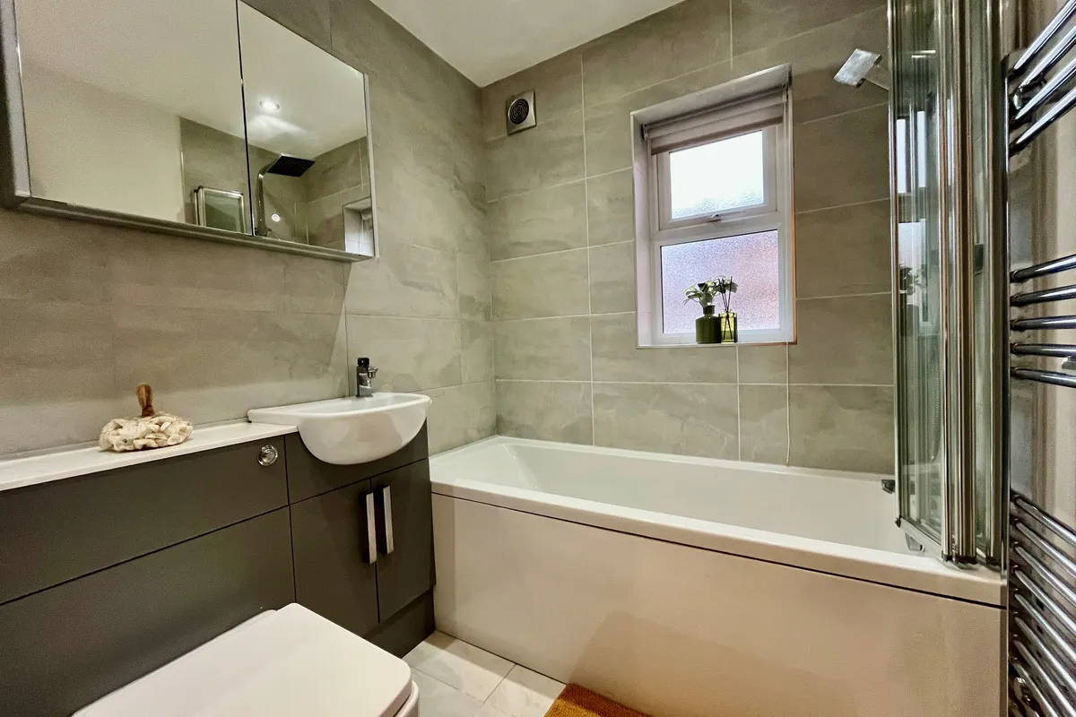 Flat Derwentwater Grove in Leeds