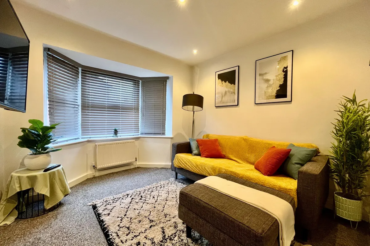 Flat Derwentwater Grove in Leeds