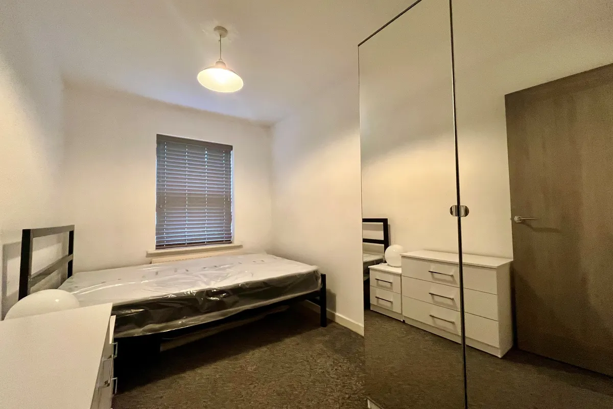 Flat Derwentwater Grove in Leeds