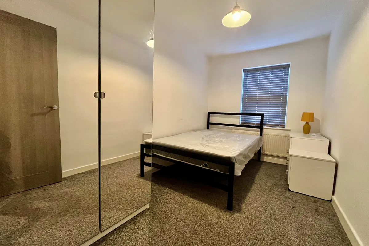 Flat Derwentwater Grove in Leeds