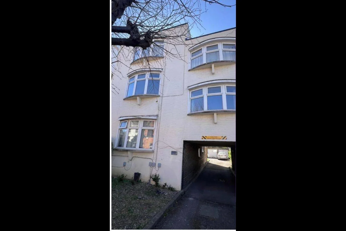 Flat Griffiths Road in Greater London