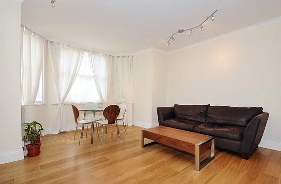 Flat Parkhill Road in Greater London