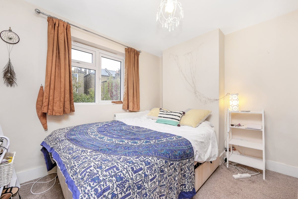 Flat Lorne Road in Greater London