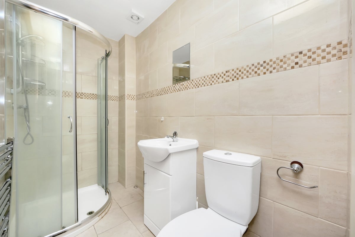 Flat Lorne Road in Greater London