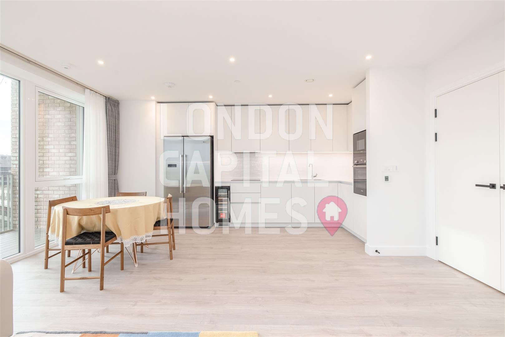 Flat Beresford Avenue in Greater London
