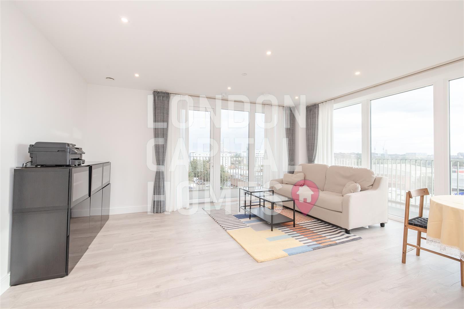 Flat Beresford Avenue in Greater London