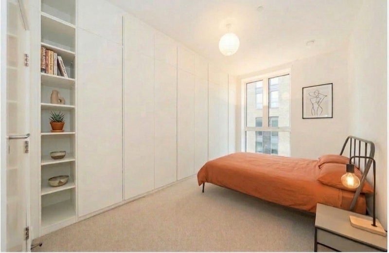 Room Lombard Road in Greater London