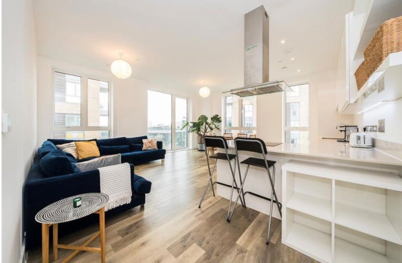 Room Lombard Road in Greater London