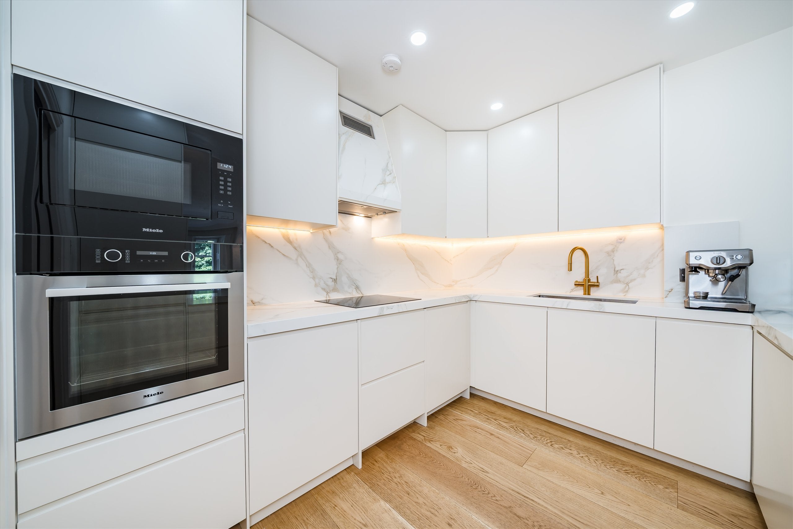 Flat Kensington Gore in City of Westminster