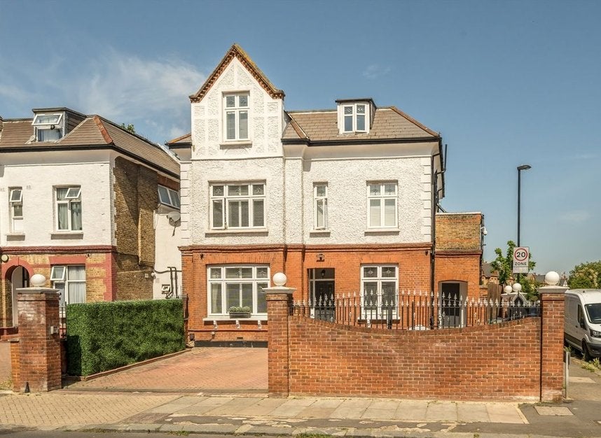 House Woolstone Road in Greater London