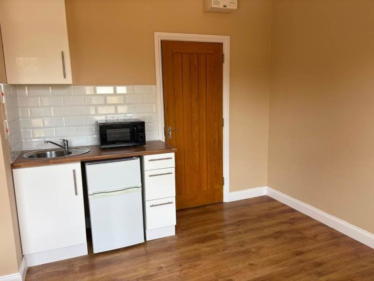 Room Hitchin Road in Luton