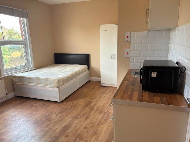 Room Hitchin Road in Luton