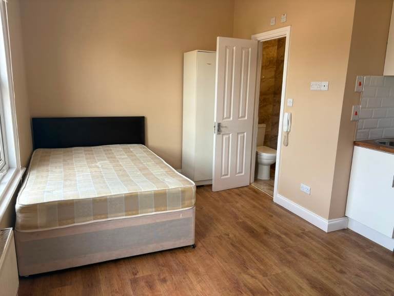 Room Hitchin Road in Luton