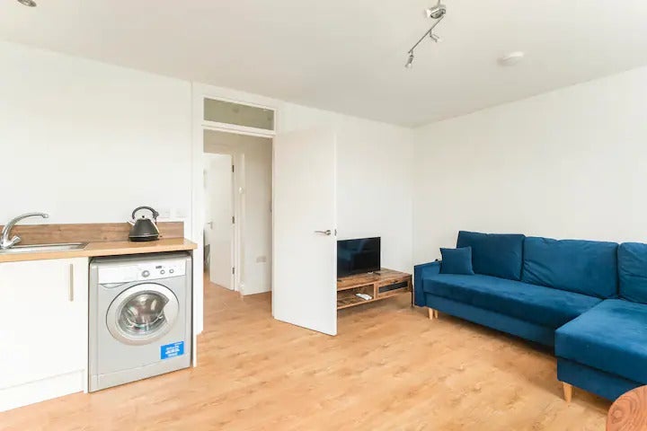 Flat Homerton High Street in Greater London