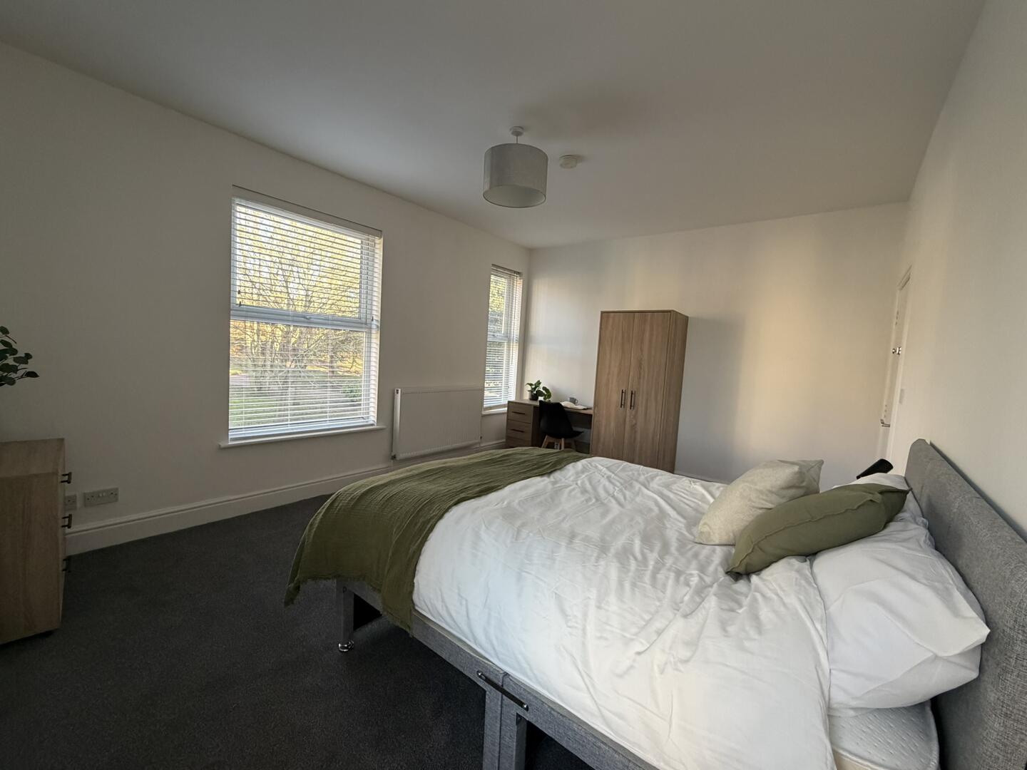 Room Church Drive in Nottingham