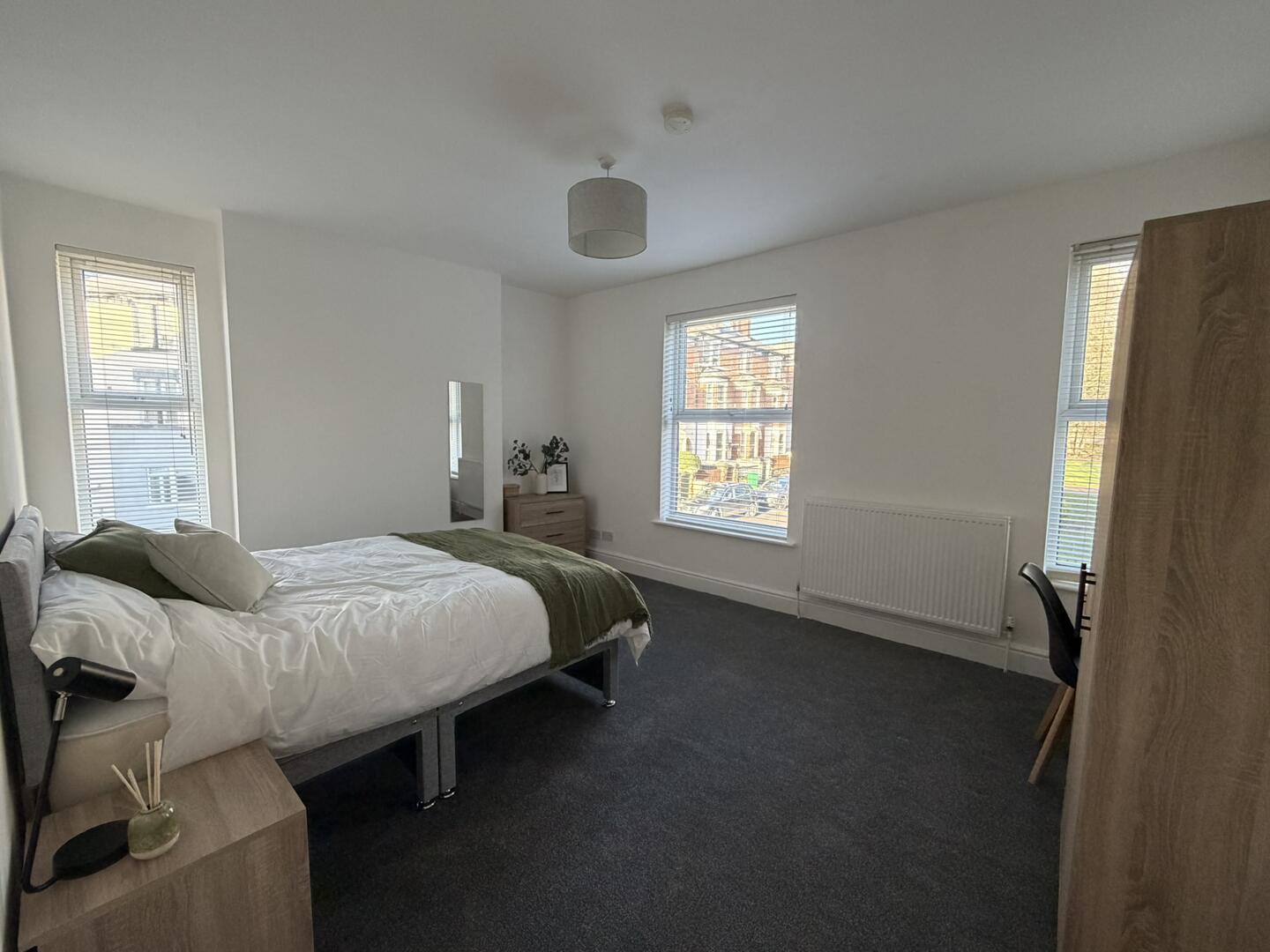 Room Church Drive in Nottingham