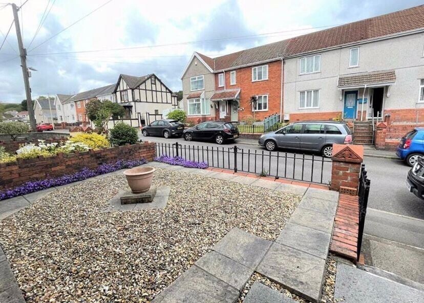 House Grove Road in Clydach