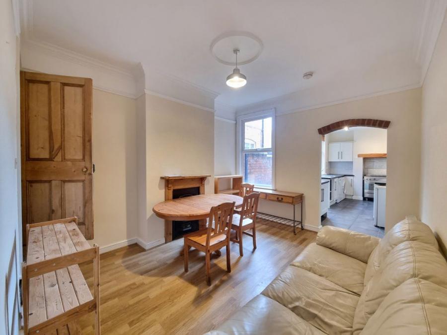Room Lytton Road in Leicester