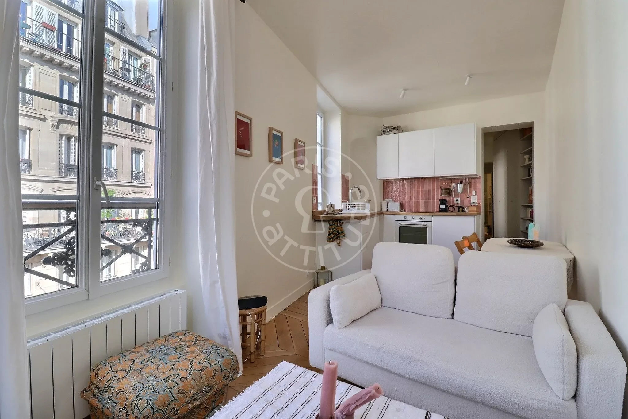 Flat Rue Ramey in Paris