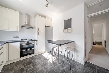 Flat Vanderbilt Road in Greater London
