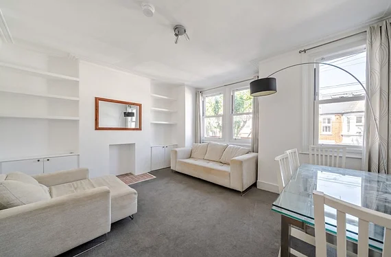 Flat Vanderbilt Road in Greater London
