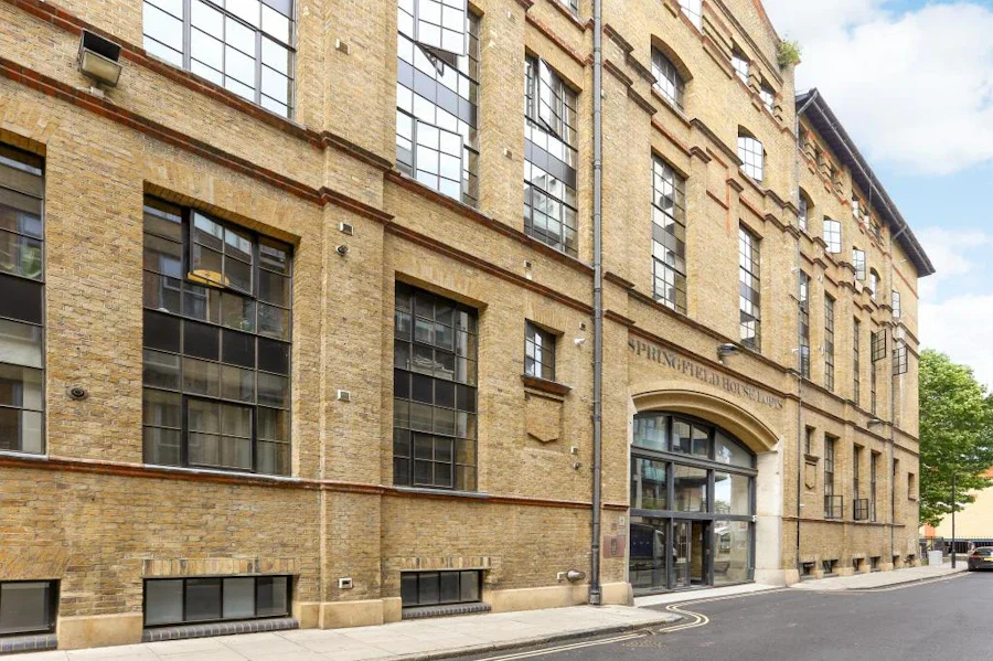 Flat Tyssen Street in London