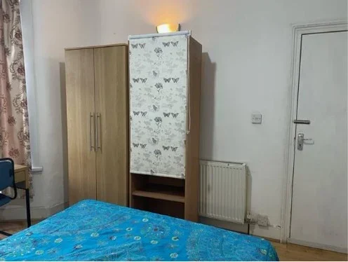 Room St Mary's Road in Greater London