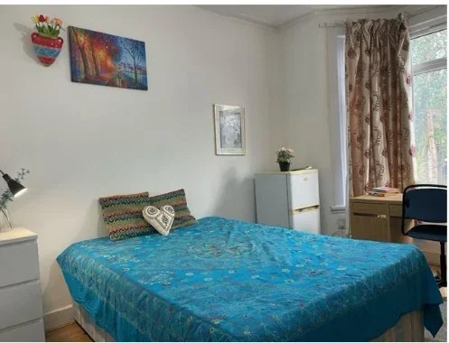 Room St Mary's Road in Greater London