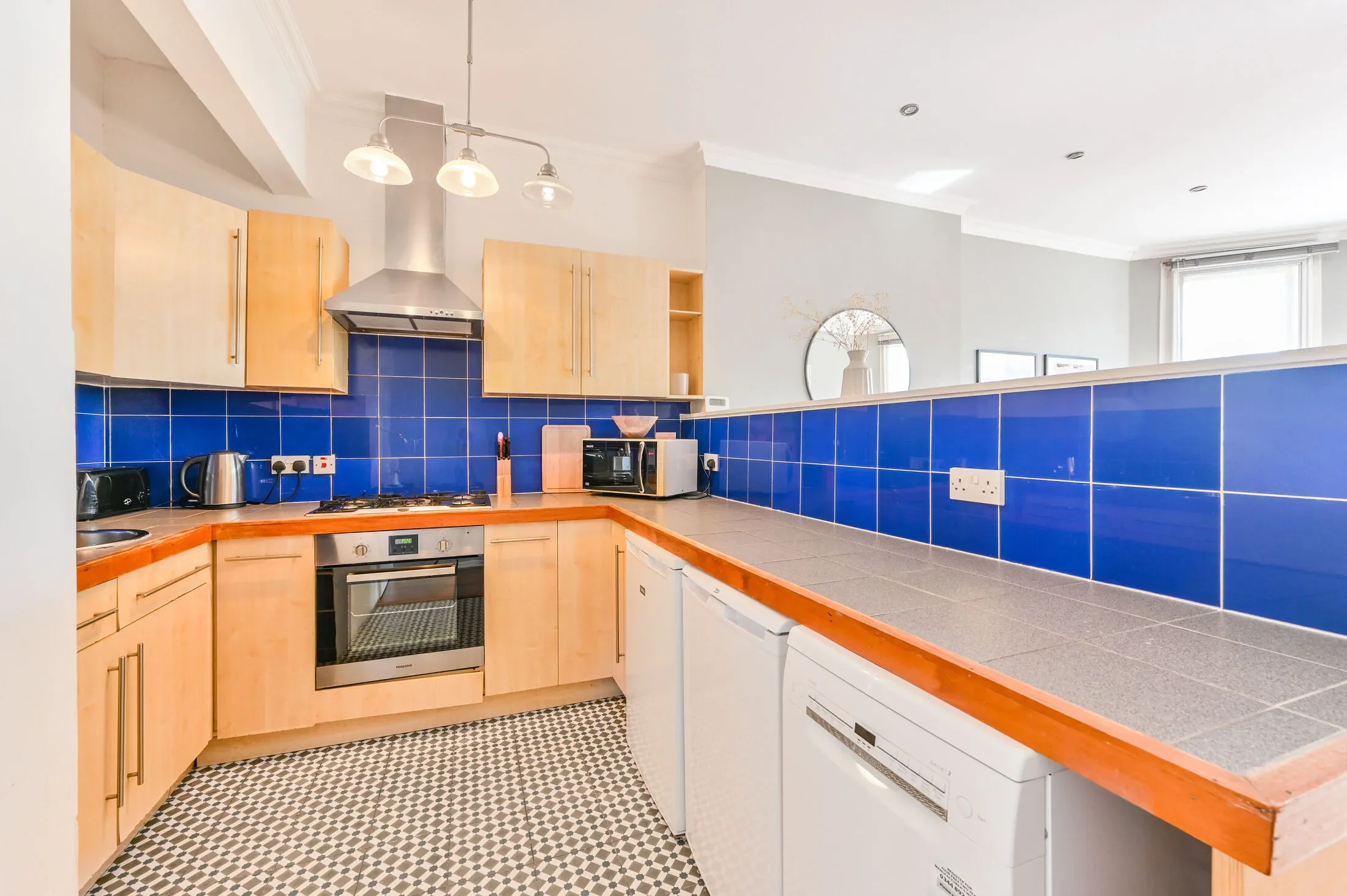 Flat Dynham Road in Greater London