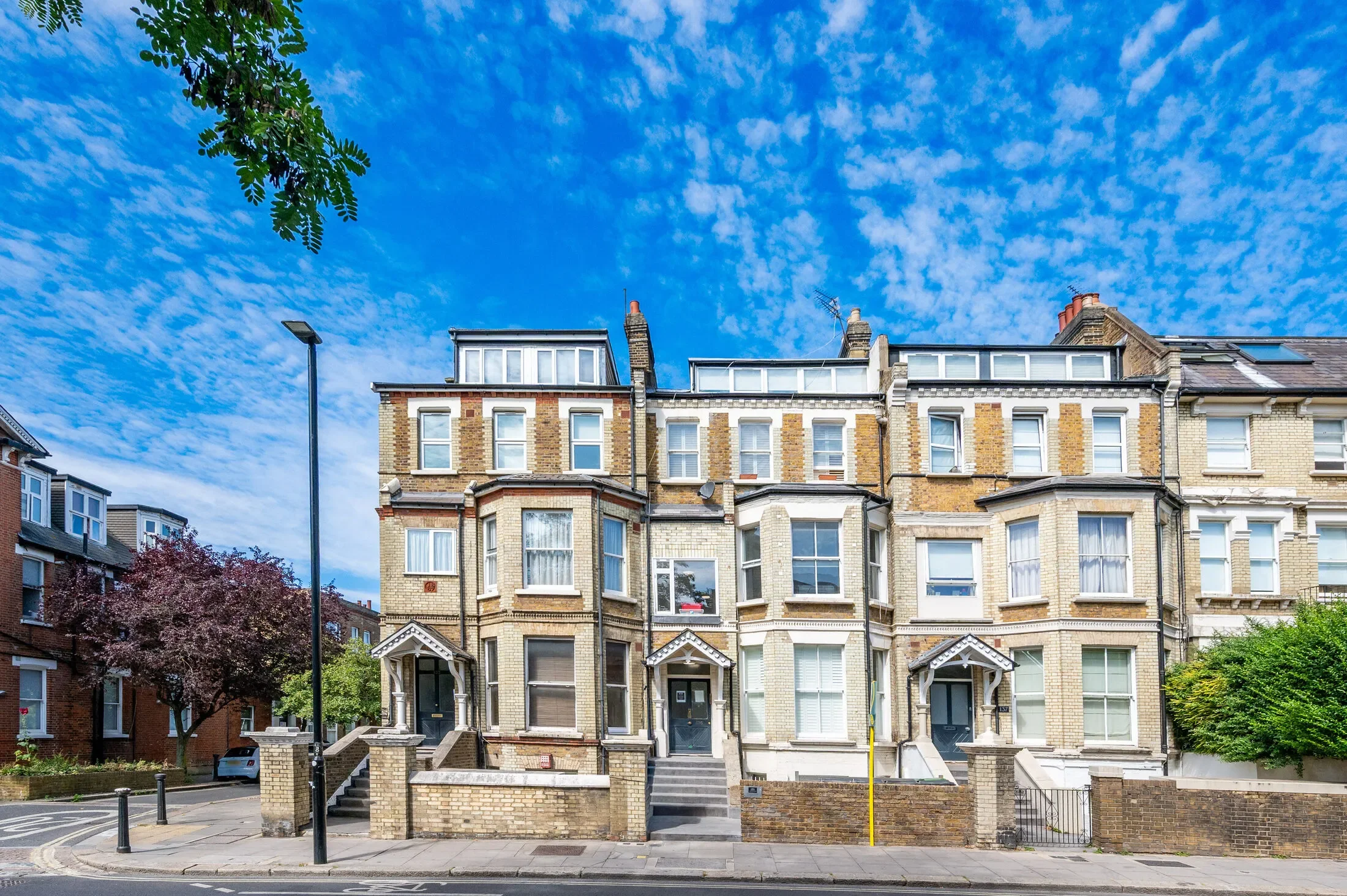 Flat Dynham Road in Greater London