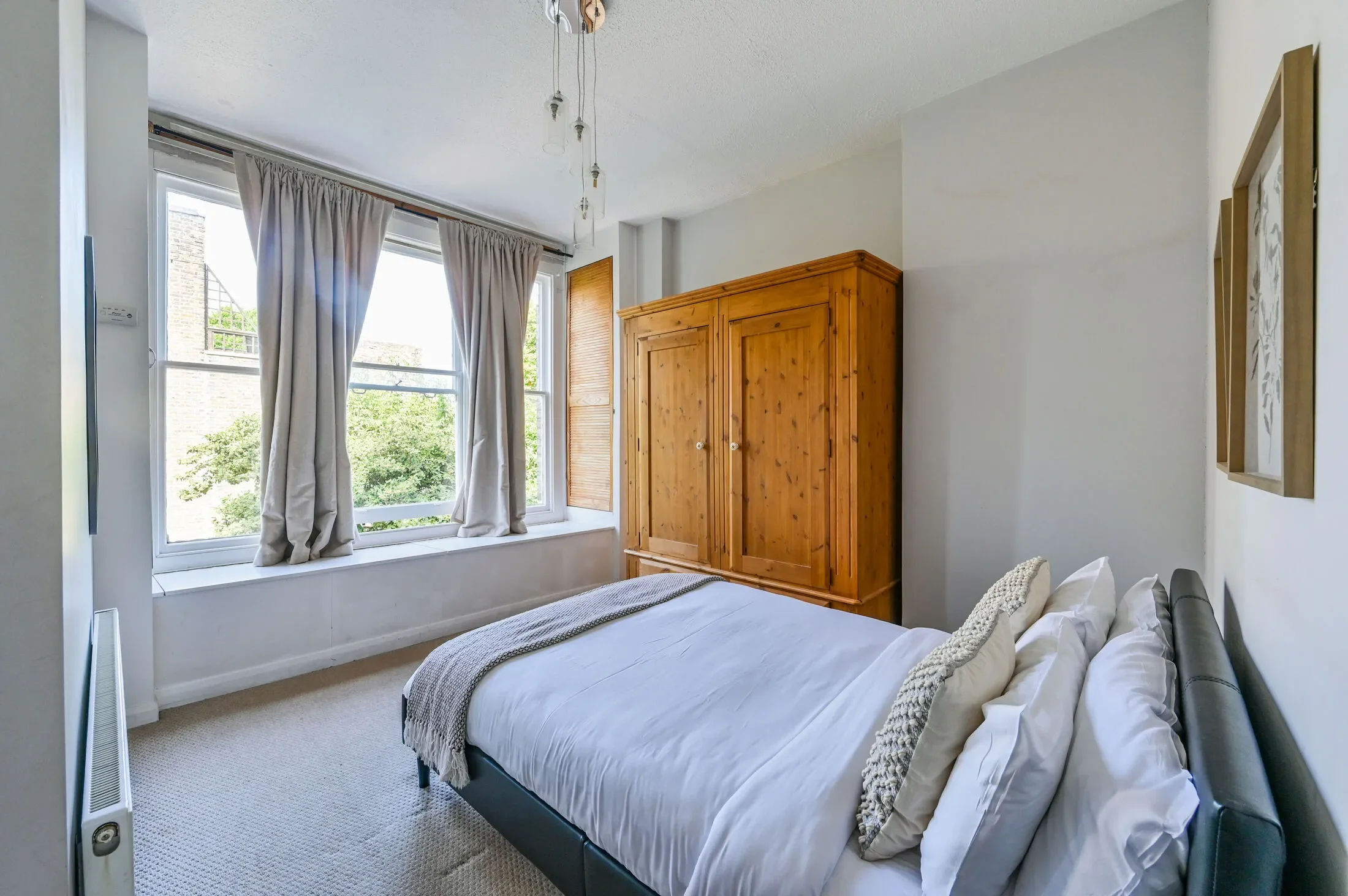 Flat Dynham Road in Greater London