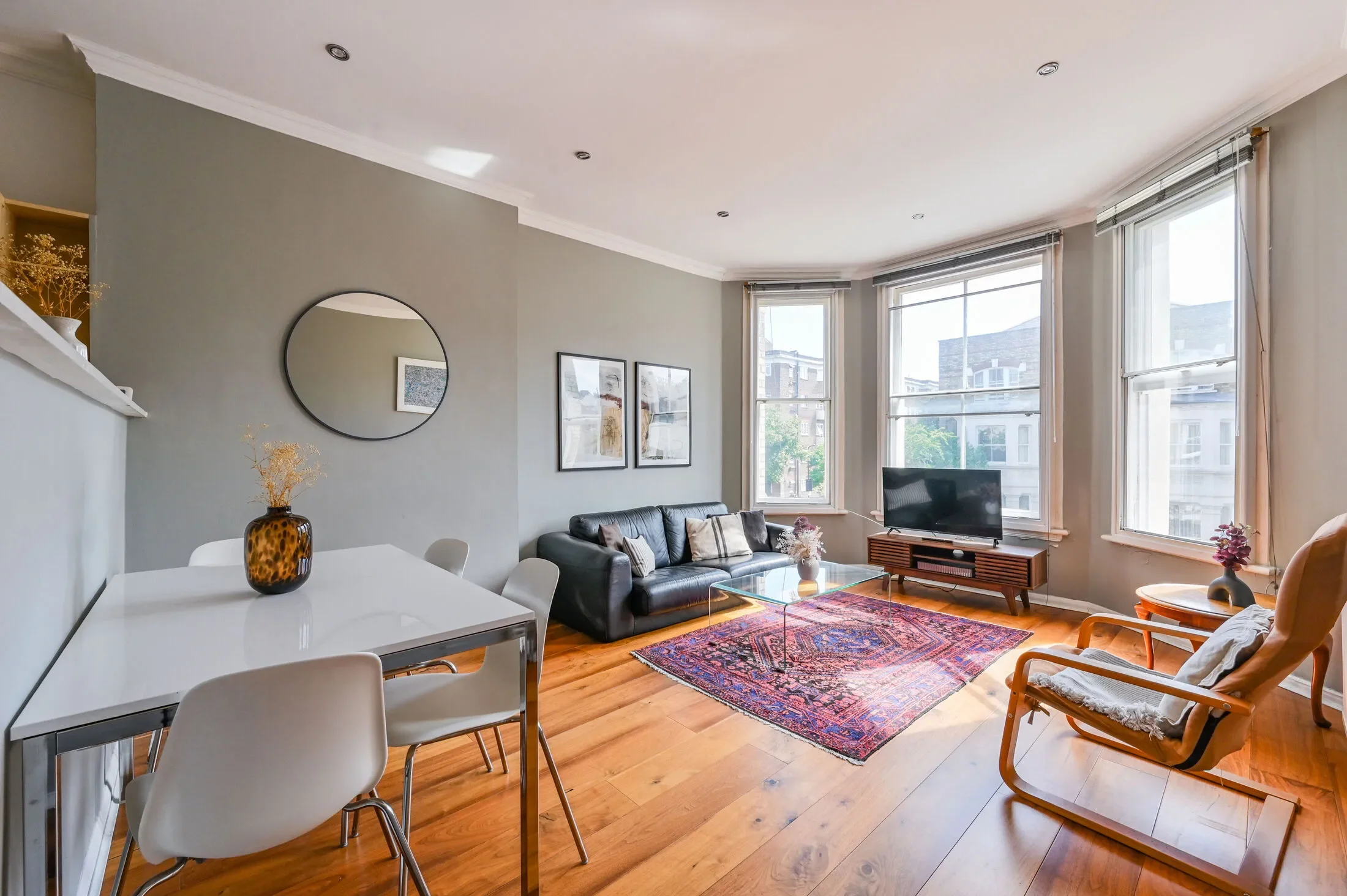 Flat Dynham Road in Greater London