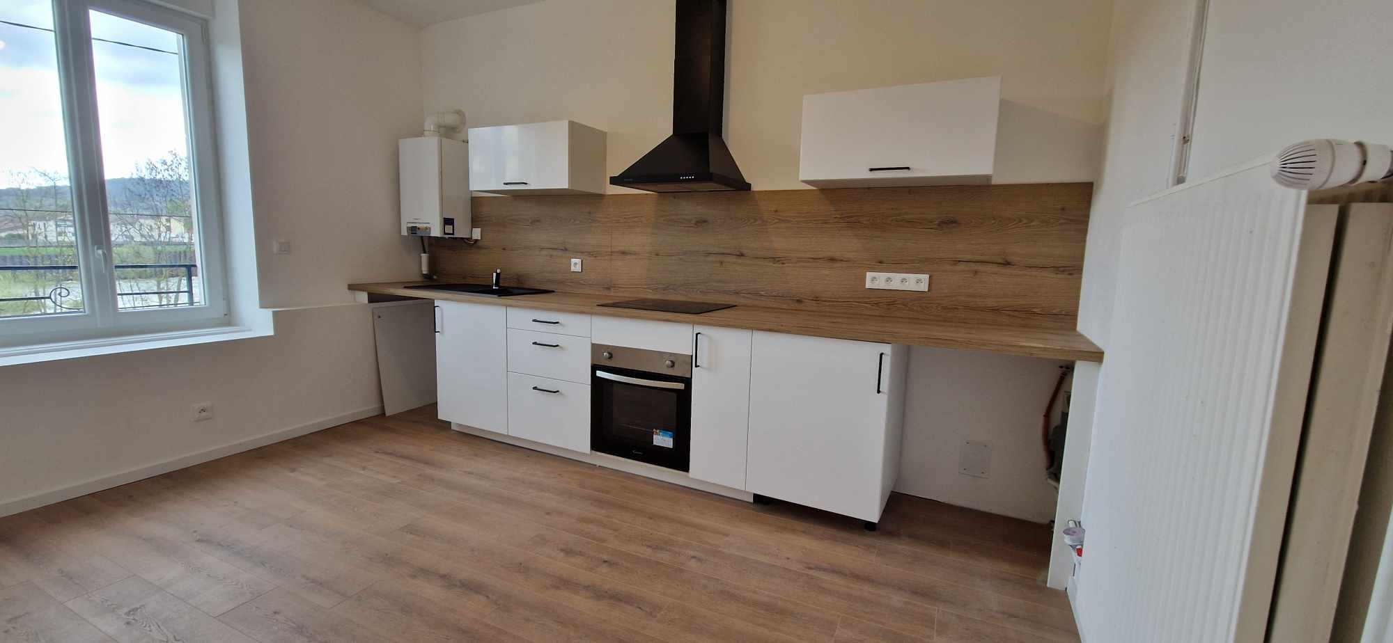 Appartement Rue Aristide Briand à Pont-Saint-Vincent