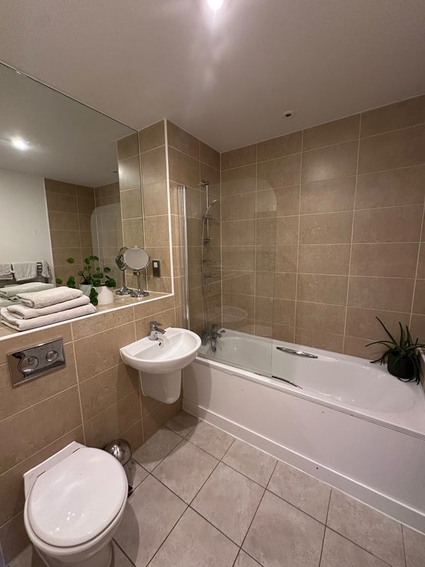Room Langham Road in Greater London